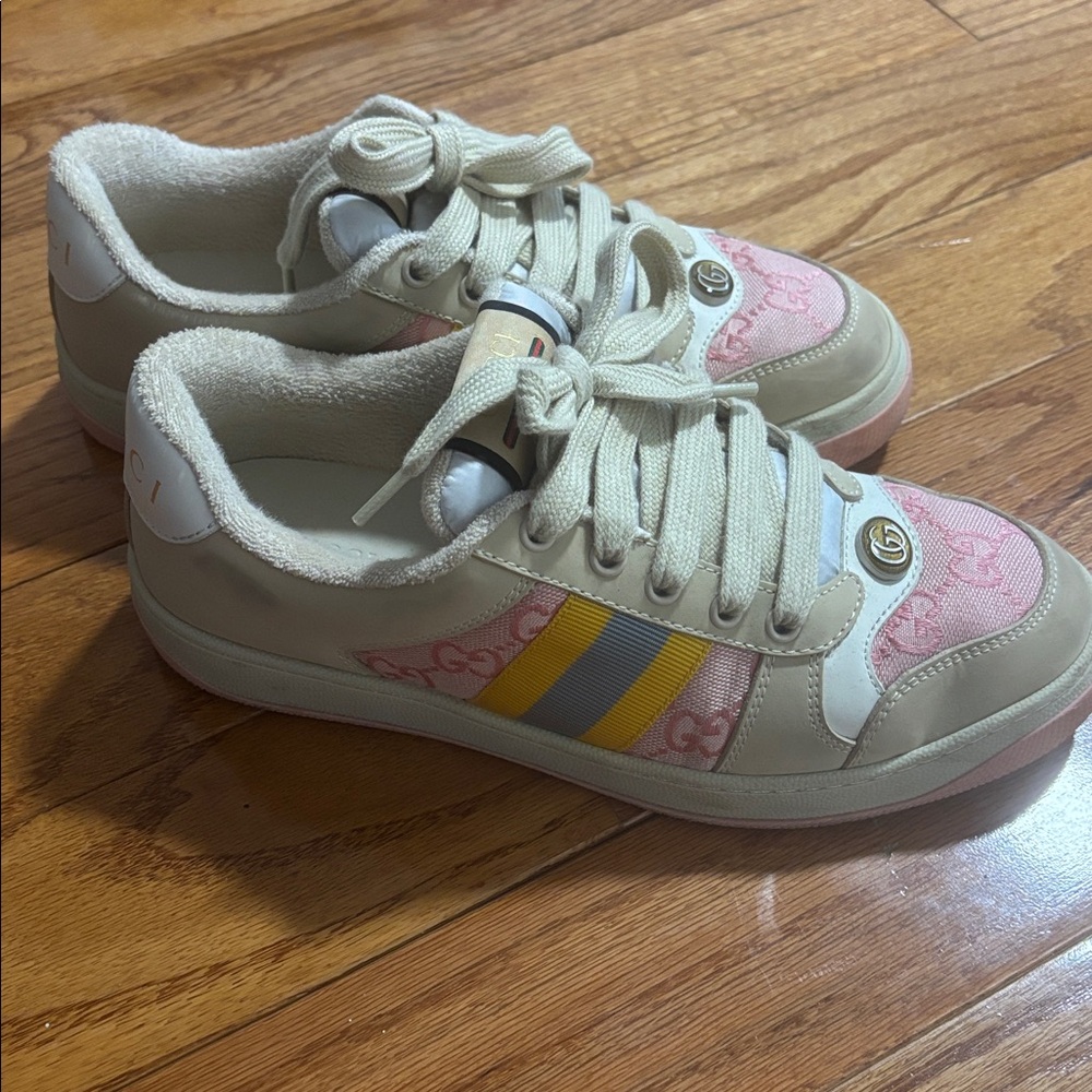 Gucci Cream & Pink GG Low-Top Sneakers - Picture 3 of 5